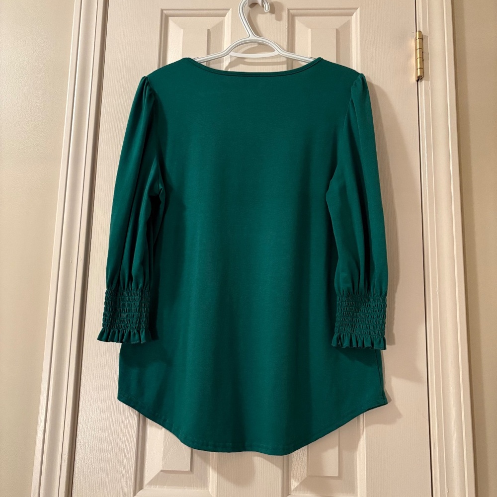 Xieerduo Size Medium Green Top - Picture 3 of 4